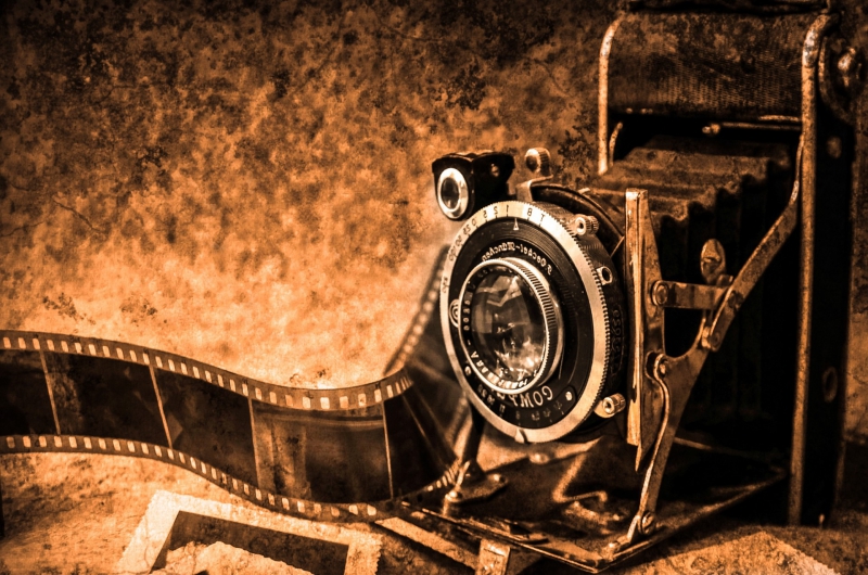 photographe-REGUSSE-min_light-wood-night-camera-photography-vintage-1245236-pxhere.com